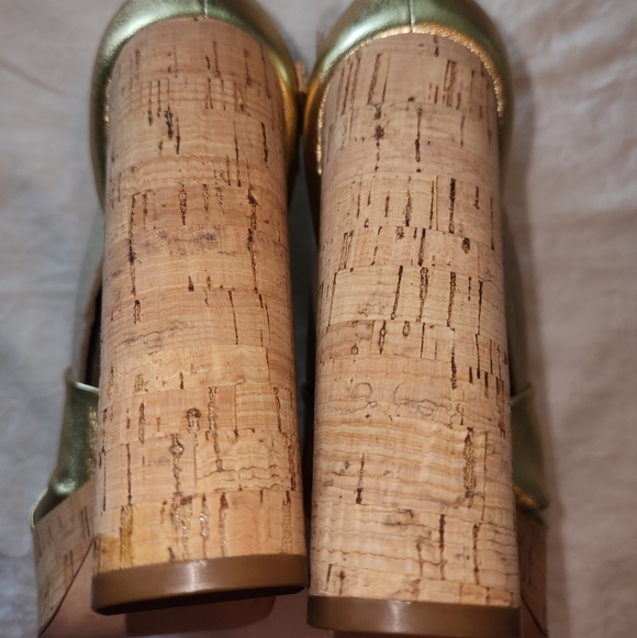 RZ Gold Platform Heels - Picture 8 of 14